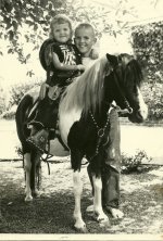 Con_on_horse.jpg