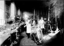 KBshopca1900.JPG