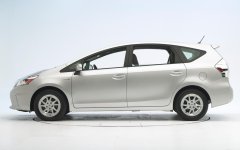 2013-Toyota-Prius-V-before-IIHS-test.jpg
