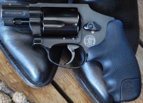 M&P 340, Hogue Centennial Tamer.jpg