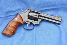 S&W 586 S&W combat grips.jpg