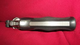 SW m66 hogue grips 004.jpg