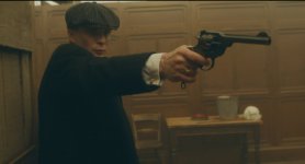 800px-PeakyBlinders2e6-WebleyVI3.jpg