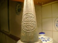 old oil bottle and oil can open and pour 001.jpg