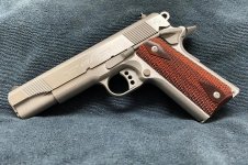 Colt Govt XSE grips.jpg