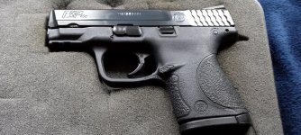 M&P40c_Unboxed_Closeup.jpg