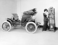 early-electric-car-SCHENECTADY-MUSEUM-HALL-OF-ELECTRICAL-HISTORY-FOUNDATION-CORBIS (1).jpg