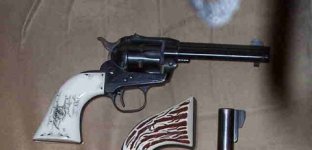 Lobita pistol.jpg