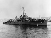 USS_Johnston_(DD-557)_underway_on_27_October_1943_(NH_63495).jpg