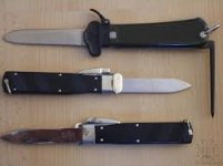 Bund Para Knives.jpg