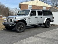 1 - 2023 Jeep Gladiator.01.jpg