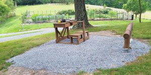 bench1.jpg