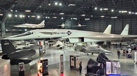 XB-70 Valkyrie-1.jpg