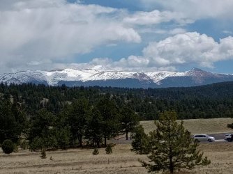 Pikes-Peak-west-view-from-Florissant.jpg