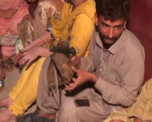 A Darwin Award winner (2).mp4