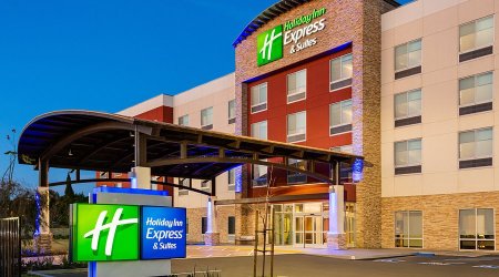 hotel-exterior-in-hayward.jpg