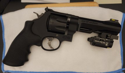 S&W 327 TRR8 1a2.jpg