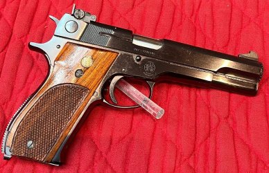 Smith-and-Wesson-model-52-2-with-original-box.jpg