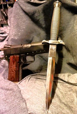Colt&Knife 2.jpg