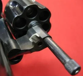 http://img.photobucket.com/albums/v495/Driftwood_Johnson/smith%20and%20wesson/Triple%20Lock/triplelockcrane_zpsbbcf8c9e.jpg