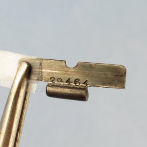087b
