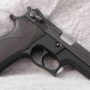 Late square guard 5904 with Novak sights, s/n TES25xx